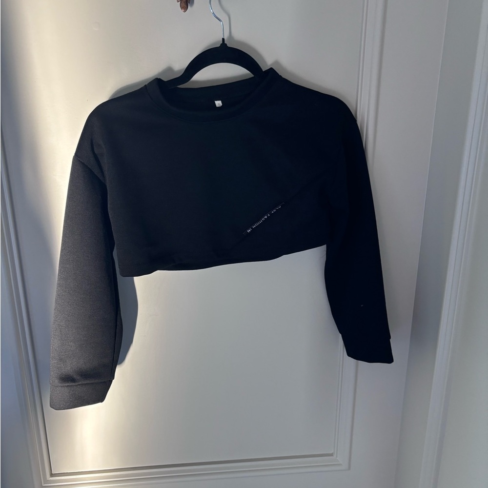 Black Cropped Sweatshirt